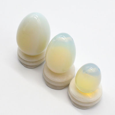 Ovo de Yoni de Opalite gravado para meditação e magia Pedra preciosa polida Quartzo mágico Opal