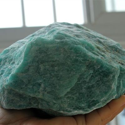 Técnica esculpida Tipo de gelo Pedra cristalina Tianhe Natural Ornamentos de pedra crua para arte Colecionável