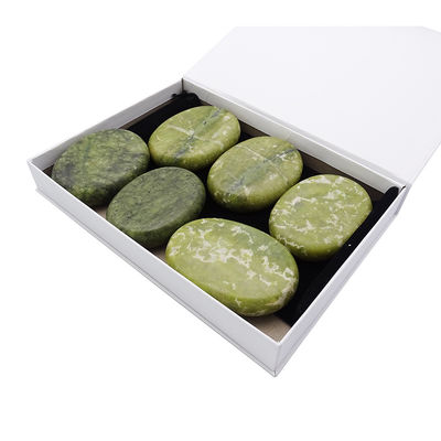Pedras quentes curativas de jade Xiuyan para massagem profissional e relaxamento no spa.