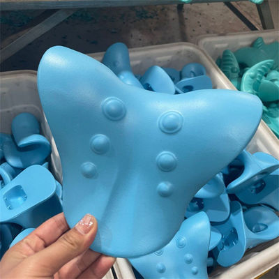 Ferramenta multifuncional de massagem do pescoço almofada cervical em forma de C com gravidade pressão dos dedos e tração do ombro