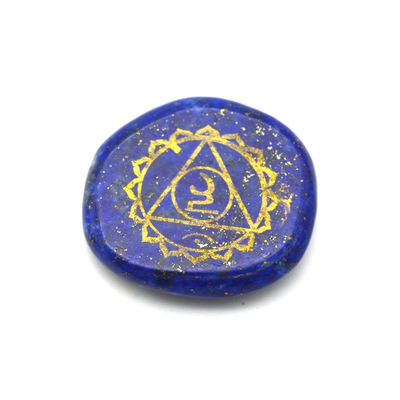 A pedra de chakra de inspiração da ametista é composta em 7 cores para energia mista.
