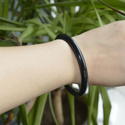 Pulseira de pulseira verde de jade heitiano polido com estilo chinês tradicional
