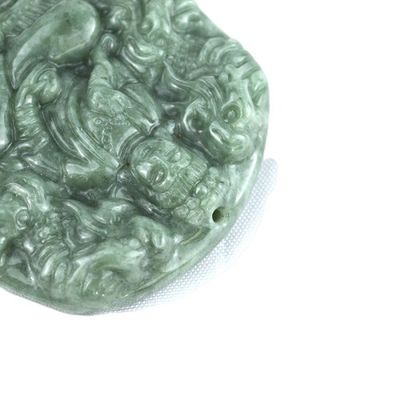 Jade Esmeralda Imortal Bodhisattva Dragon Pendant Necklace Ornamentos Figura tradicional chinesa com característica regional