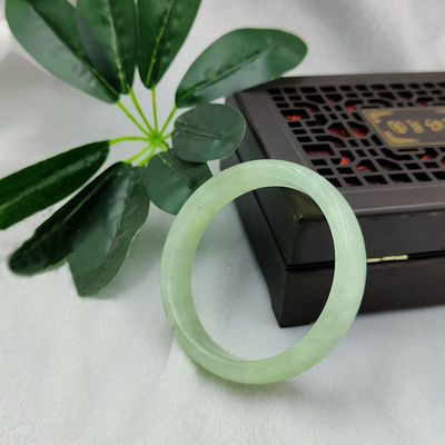 Características regionais Pedras preciosas naturais Verde Xiuyan Jade Bracelet para moda Boutique Joias Lady Bracelets