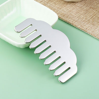 Ferro inoxidável Gua Sha Combinador de cabelo Forma do coração Ferramenta de massagem do couro cabeludo para equipamento de massagem da cabeça