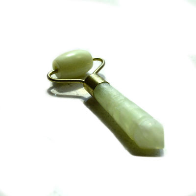 Mini-Roller de Pedra de Jade Prateado para Olhos e Rosto Massagem Anti-Envelhecimento Natural Roller de Jade Verde Massagista Facial 110 * 55mm