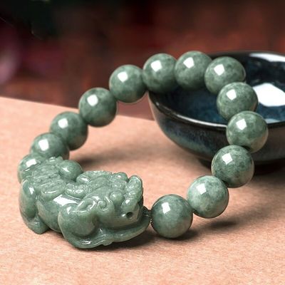 Pulseira de jadeite esculpida óleo verde Pixiu Homens e mulheres Pulseiras de charme Acessórios Anel de aniversário 13mm Diâmetro de contas