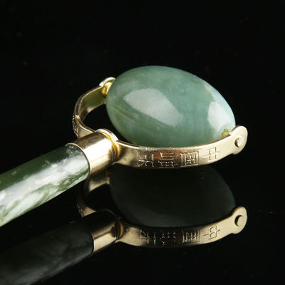 Massagem Jade Gua Sha Roller de gelo para o rosto Pedra Natural Xiuyan Jade Guasha Roller