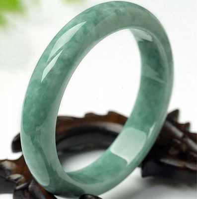 Pulseira Natural de Jade Verde Escuro Uma Joia Atemporal Para Sua Coleção