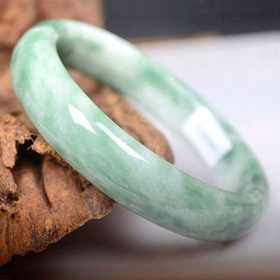 Pulseira Natural de Jade Verde Escuro Uma Joia Atemporal Para Sua Coleção