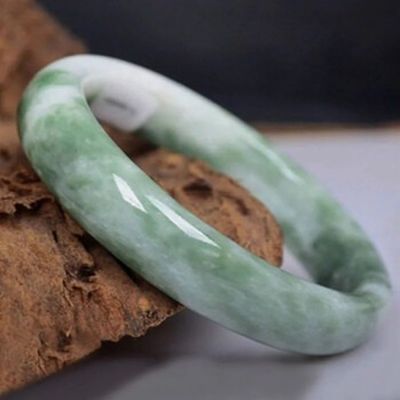Pulseira Natural de Jade Verde Escuro Uma Joia Atemporal Para Sua Coleção