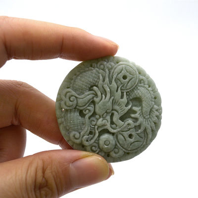 Estilo tradicional chinês Redondo Birmânia Esmeralda Jadeita Jadeita Pedra Dragão Pendente Encanto Natural Pendentes para Homens e Mulheres