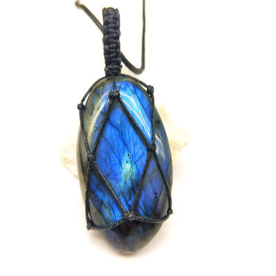 Colar de pedra lunar com pendente de jade esculpido irregular pendentes de charme lunar de tricô e design