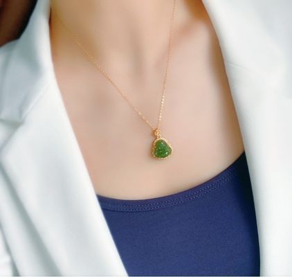 925 Prata incrustada Nefrita Verde Jade Rindo Buda Colar Pendente com Pedras de Cristal e Dimensão Pequena