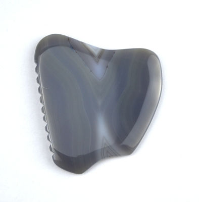 Ferramenta de terapia de massagem de raspagem personalizada 83g Agate grisalho listrado jade Gua Sha pedra para rosto e corpo