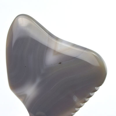 Ferramenta de terapia de massagem de raspagem personalizada 83g Agate grisalho listrado jade Gua Sha pedra para rosto e corpo