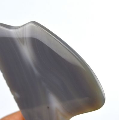 Ferramenta de terapia de massagem de raspagem personalizada 83g Agate grisalho listrado jade Gua Sha pedra para rosto e corpo