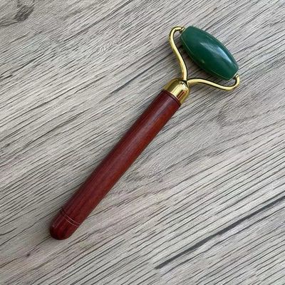 Ferramenta de massagem de jade com alça de madeira para logotipo personalizado disponível