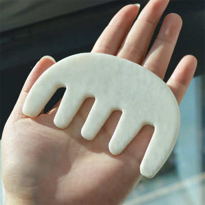 Massagista de Head Spa Chinês Natural Branco Xiuyan Jade Gua Sha Peito de raspagem para 2024 Ferramentas de massagem de tendência