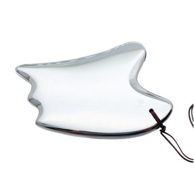 O instrumento de massagem facial de placa natural Terahertz Gua Sha Massagem em forma de coração de prata para raspagem e tratamento de pontos de gatilho