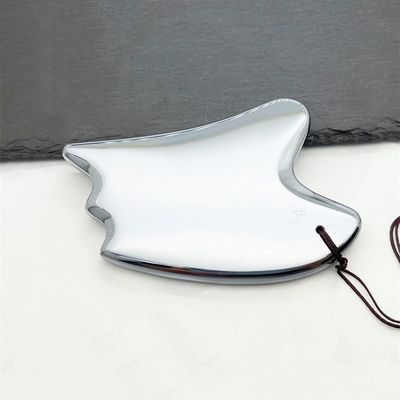 O instrumento de massagem facial de placa natural Terahertz Gua Sha Massagem em forma de coração de prata para raspagem e tratamento de pontos de gatilho