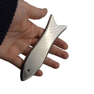 Tabela de Guasha de aço inoxidável em forma de peixe Ferramenta de massagem tradicional de Guasha de metal para cuidados de saúde do rosto e do corpo
