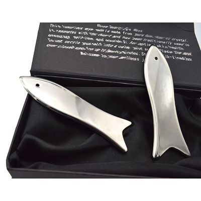 Tabela de Guasha de aço inoxidável em forma de peixe Ferramenta de massagem tradicional de Guasha de metal para cuidados de saúde do rosto e do corpo