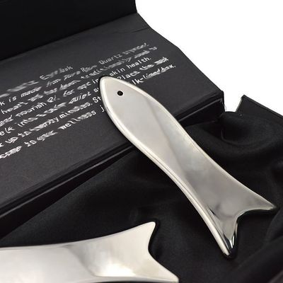 Tabela de Guasha de aço inoxidável em forma de peixe Ferramenta de massagem tradicional de Guasha de metal para cuidados de saúde do rosto e do corpo