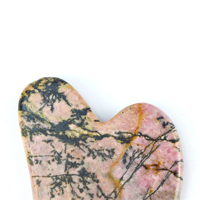 Função de massagem muscular Forma natural do coração Pedra de rodonita Gua Sha Tabela de raspagem para beleza facial e corpo Cuidados de saúde da pele Spa