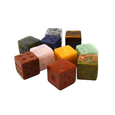 Coloque as mãos em Gemstone 15mm Cube Dice Um must-have para qualquer entusiasta de jogos