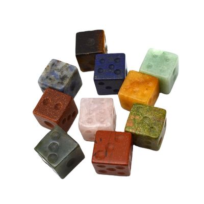Coloque as mãos em Gemstone 15mm Cube Dice Um must-have para qualquer entusiasta de jogos
