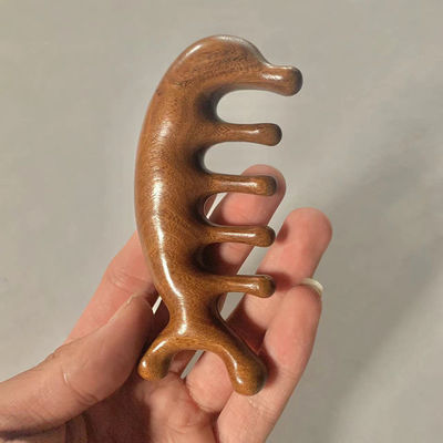 Logotipo personalizado DisponívelCabelo de Dentes Largos Castanho Peixe de Massagem do Scalpo Fabricação Peixe de Sandalia de Madeira Natural Peixe Gus Sha