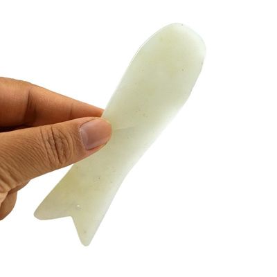 Propriedades do massagista de corpo Massagista Xiuyan Jade Peixe em forma de Gua Sha Facial Skincare Tool Anti-envelhecimento Guasha Face Tool
