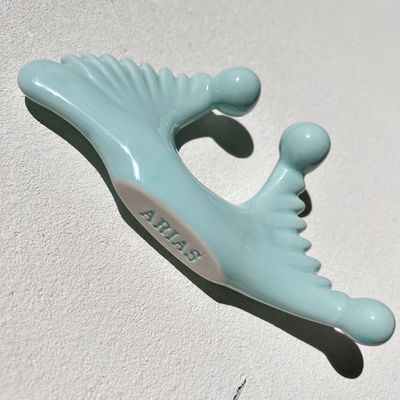 Ferramenta de massagem Gua Sha de cerâmica azul para drenagem linfática e revitalização da pele
