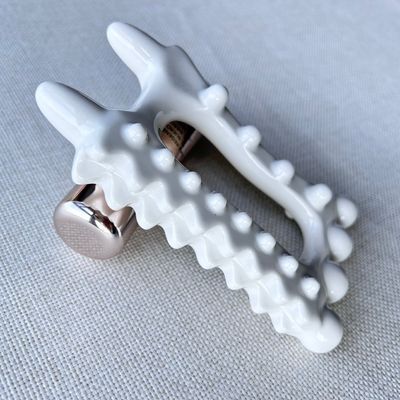 Logotipo personalizado Disponível ferramenta de massagem de cerâmica Gua Sha portátil para auto-cuidado da pele produtos de saúde