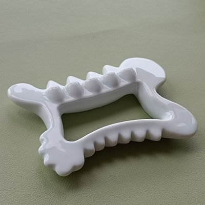 Ferramentas de massagem de logotipo personalizado Ferramenta de raspagem de Gua Sha em cerâmica microcristalina para relaxar corpo e rosto