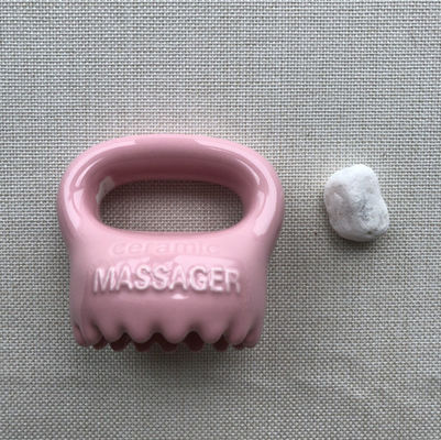 Equipamento de massagem corporal Casa de cerâmica Cor rosa Gua Sha Ferramenta de massagem do couro cabeludo com alça e spa Massagista de beleza relaxante