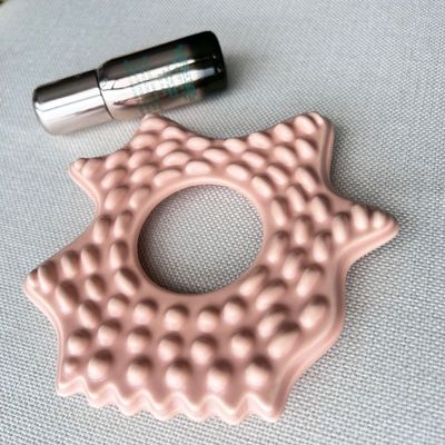 Massagista Facial Spa Forma de Estrela Rosa Grande Tamanho Quadro de Massagem Cerâmico Gua Sha com Logotipo Personalizado Disponível