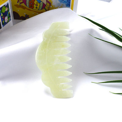 Xiuyan Jade Massage Comb 9.2cm*4.6cm Tamanho Verde claro Cor promove a circulação sanguínea e melhora o sono
