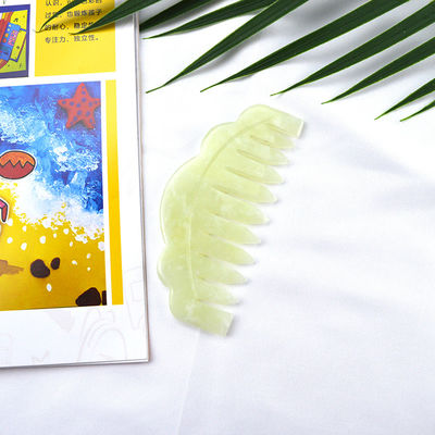 Xiuyan Jade Massage Comb 9.2cm*4.6cm Tamanho Verde claro Cor promove a circulação sanguínea e melhora o sono