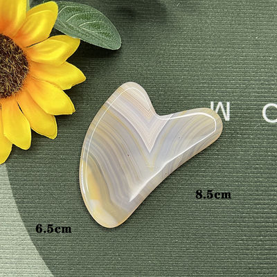 Massagem de Gua Sha em forma de coração em forma de jade para reparação das mãos e levantamento natural da pele