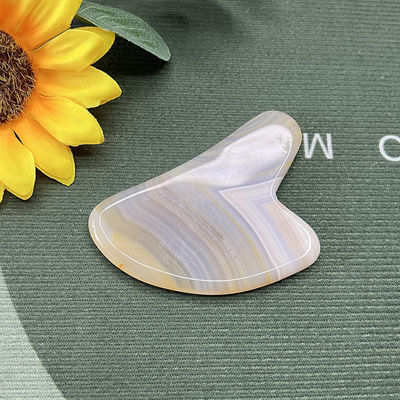 Massagem de Gua Sha em forma de coração em forma de jade para reparação das mãos e levantamento natural da pele