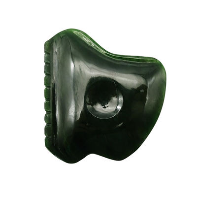 Relaxamento do corpo com ferramenta de massagem Gua Sha de jade polida