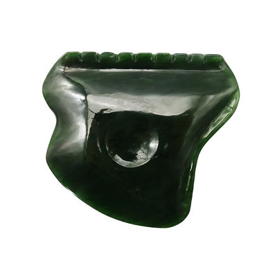 Relaxamento do corpo com ferramenta de massagem Gua Sha de jade polida