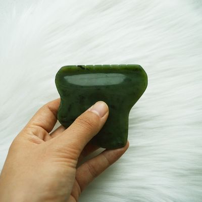 Massagista corporal Nefrita verde Jade Gua Sha Escrava ferramenta de massagem para a liberação de tensão facial e auto-ajuda