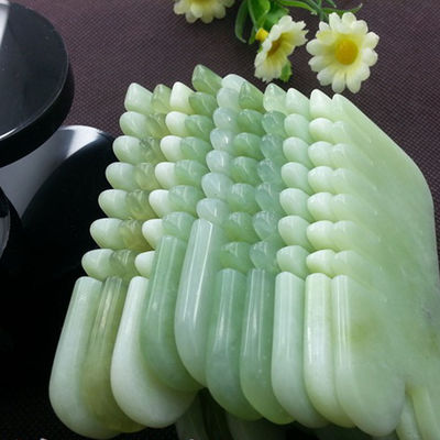 Peiteador de cabelo portátil Abarke Pedra de Jade Natural Gua Sha Massagem Facial Peiteador de cabelo com seis dentes Massagista de cabeça