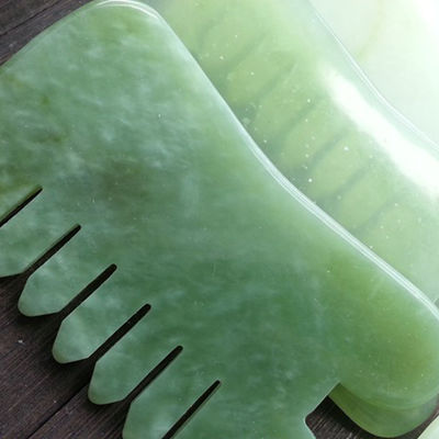 Peiteador de cabelo portátil Abarke Pedra de Jade Natural Gua Sha Massagem Facial Peiteador de cabelo com seis dentes Massagista de cabeça