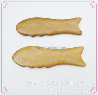 Ferramenta de Gua Sha em forma de peixe de madeira de 140*45mm perfeita para massagem e desintoxicação