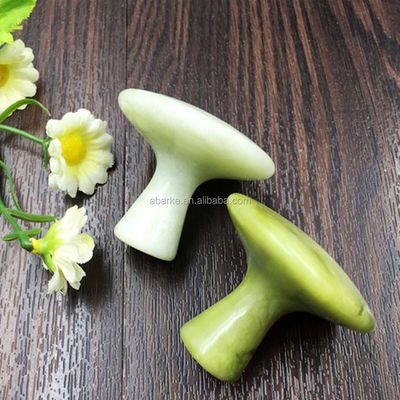Propriedades do massagista Fungos verdes em forma de jade raspando Gua Sha Ferramenta para massagem corporal e beleza