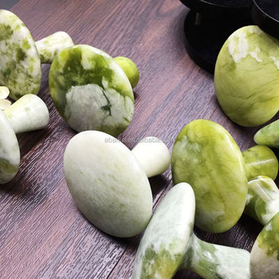 Propriedades do massagista Fungos verdes em forma de jade raspando Gua Sha Ferramenta para massagem corporal e beleza